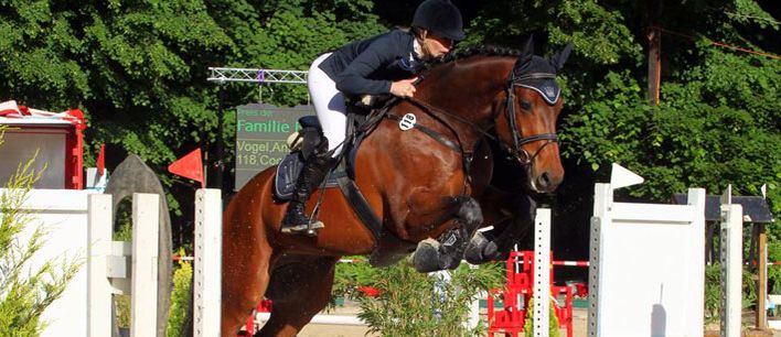 ANTONIA VOGEL WIRD BEIM INTERNATIONALEN FESTHALLENTURNIER IN FRANKFURT IN DER SPOOKS-AMATEUR TROPHY AN DEN START GEHEN.